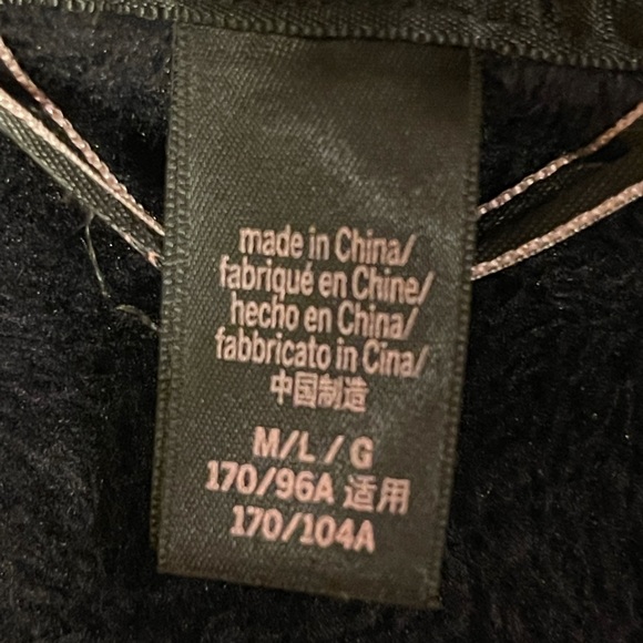 Plush embroidered Victoria’s Secret Robe - Picture 2 of 3